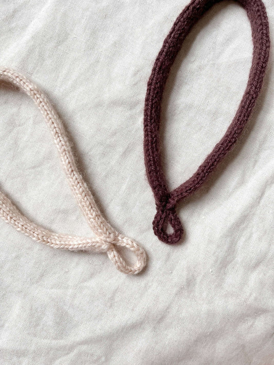 Basic Wristlet - Gratis strikkeoppskrift - Oliva Fibers & Design