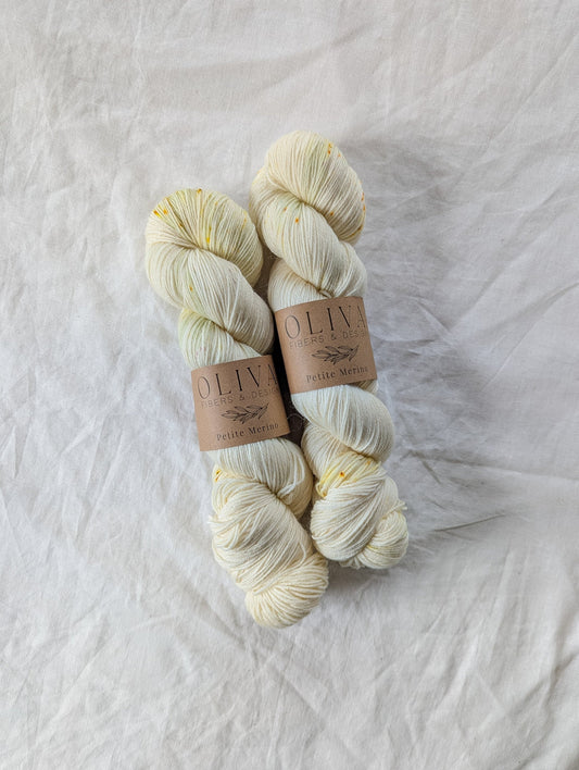 Hvitveis - Håndfarget garn - Oliva Fibers & Design
