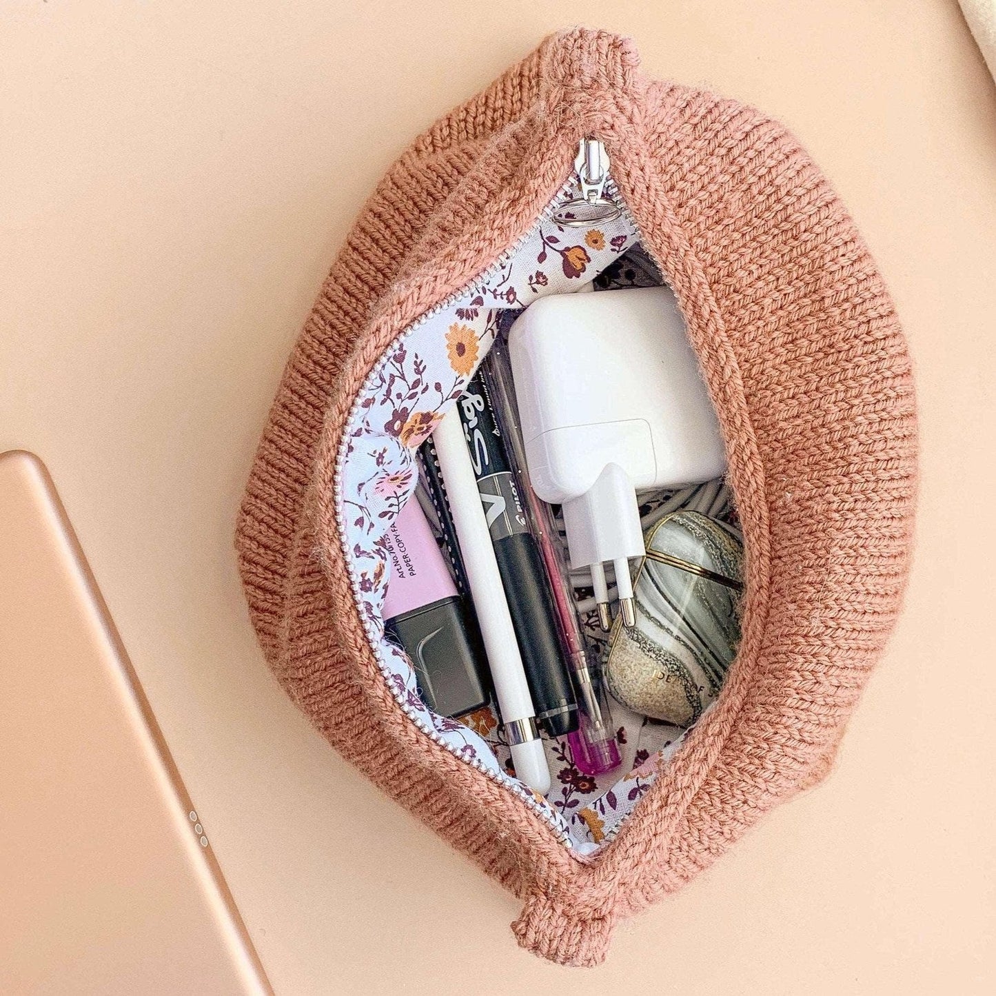 Sleek Purse (English & Norwegian) - Strikkeoppskrift/Pattern - Oliva Fibers & Design