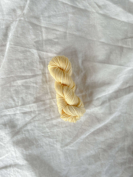 Vanilla - Håndfarget garn - Oliva Fibers & Design