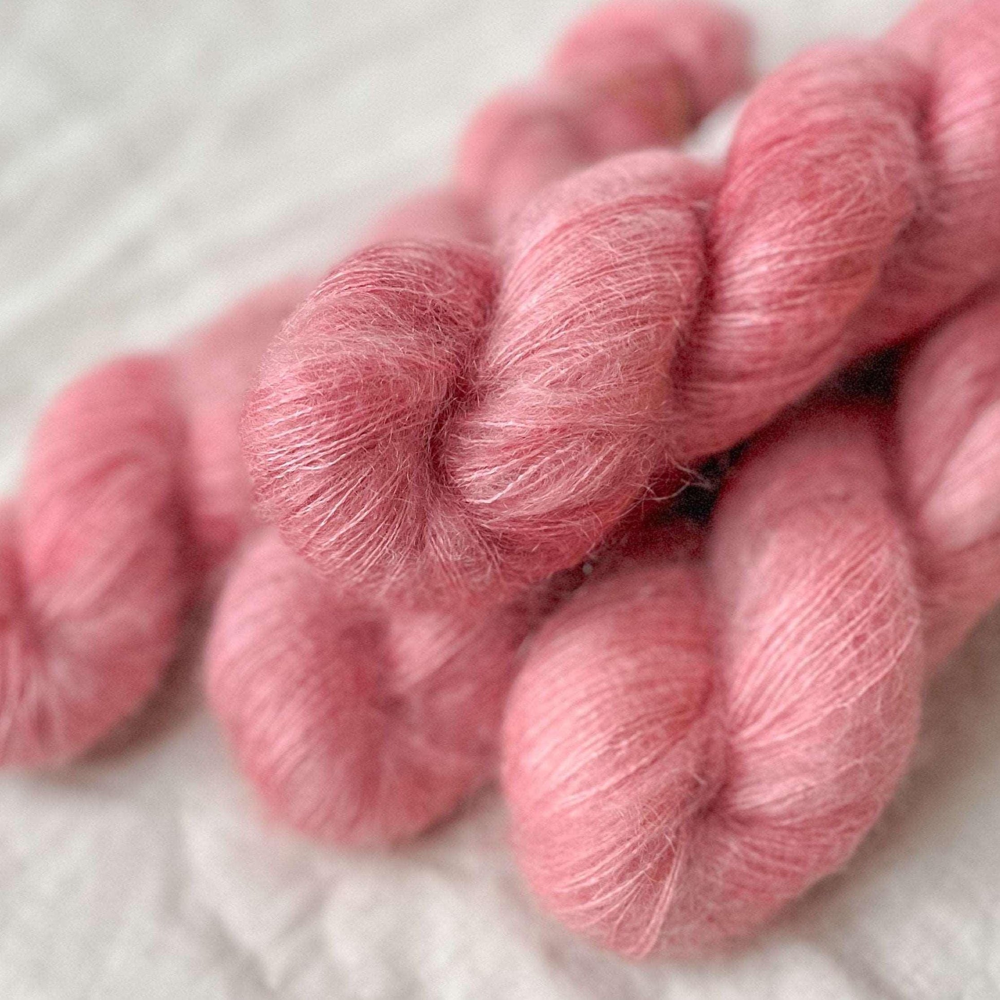 Hot Pink - Håndfarget garn | Oliva Fibers & Design