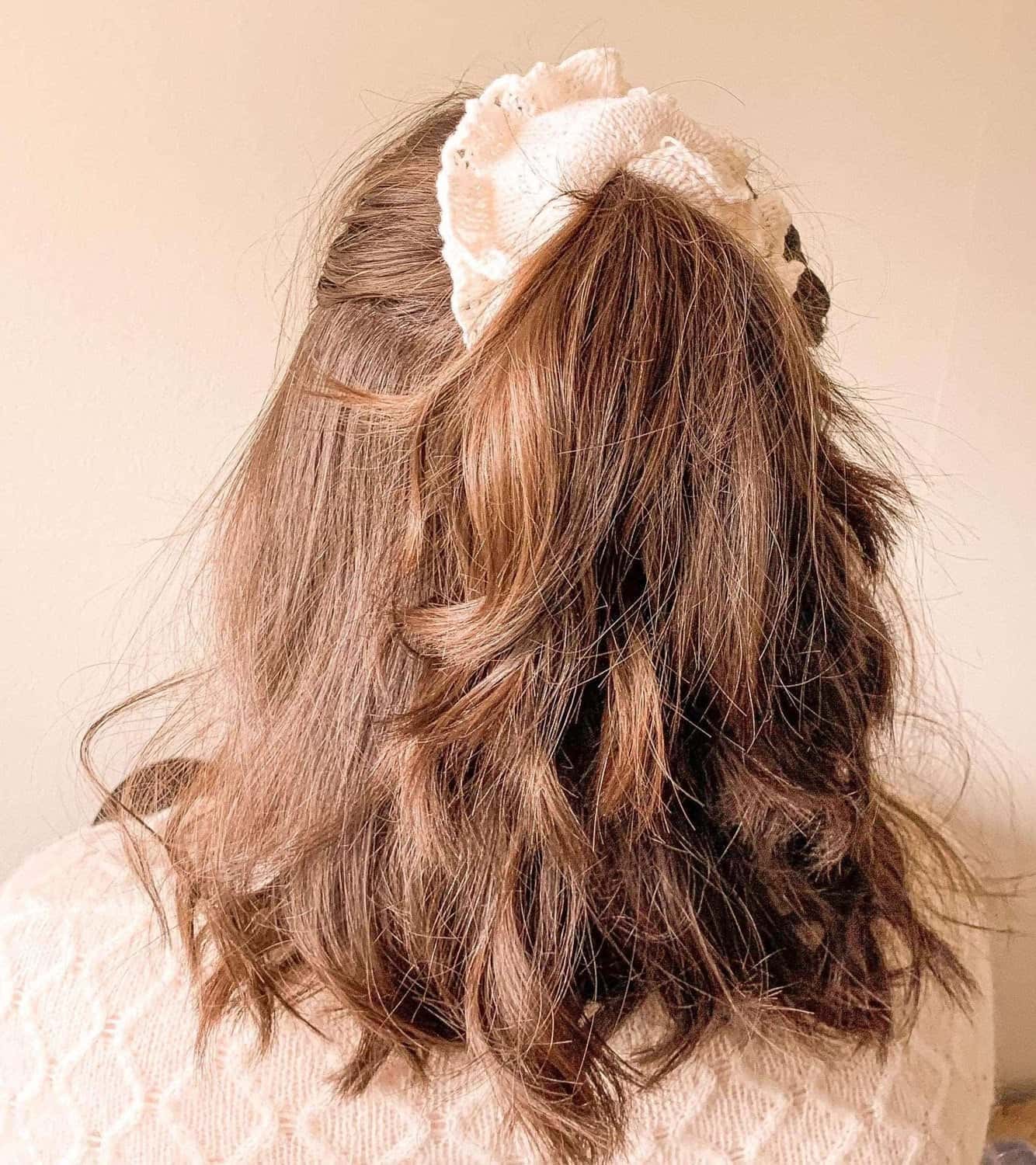 Lille Oda Scrunchie // Little Oda Scrunchie (English & Norwegian) - Strikkeoppskrift/Pattern - Oliva Fibers & Design