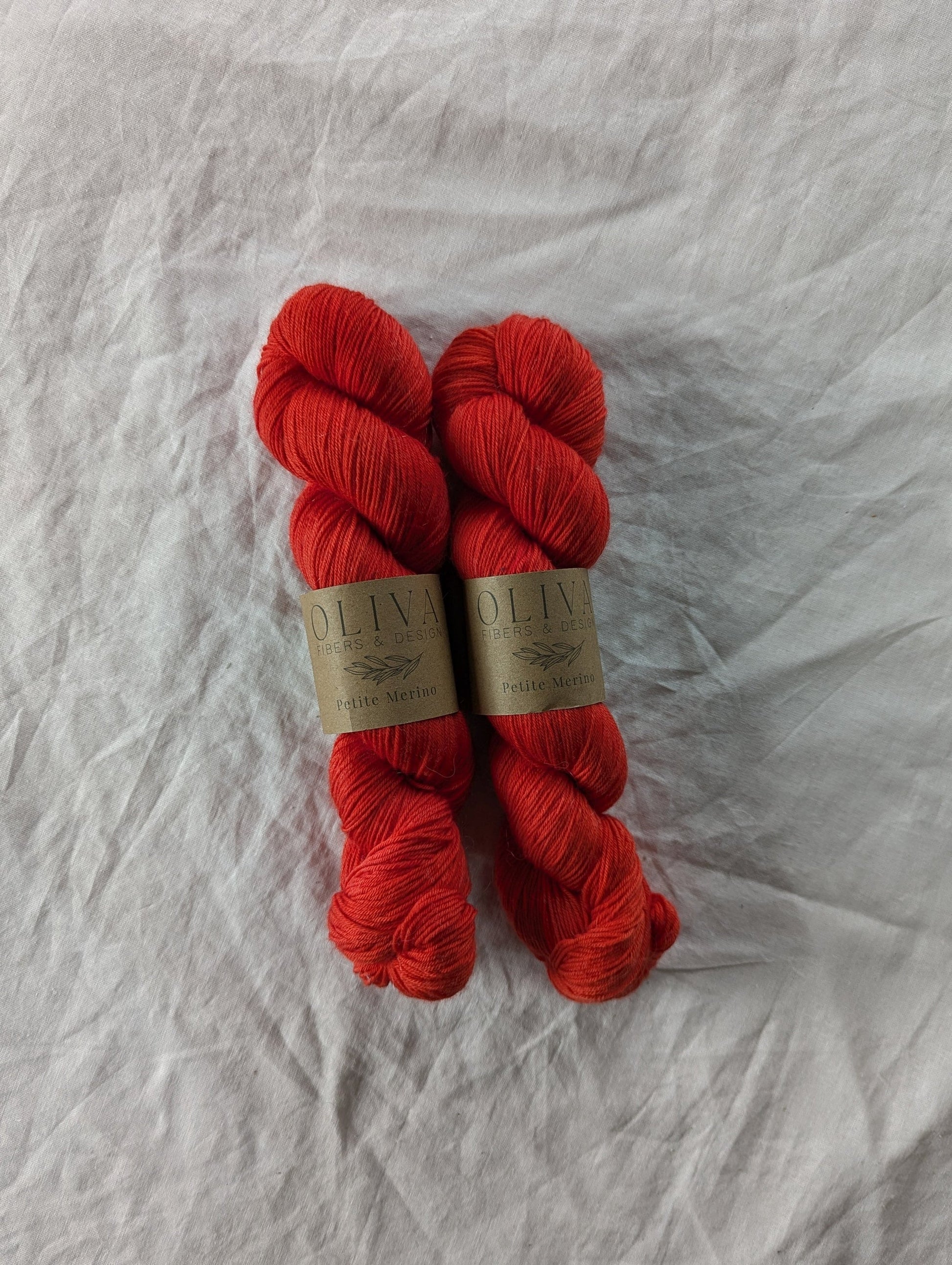 Poppy Red (Utgående) - Håndfarget garn - Oliva Fibers & Design
