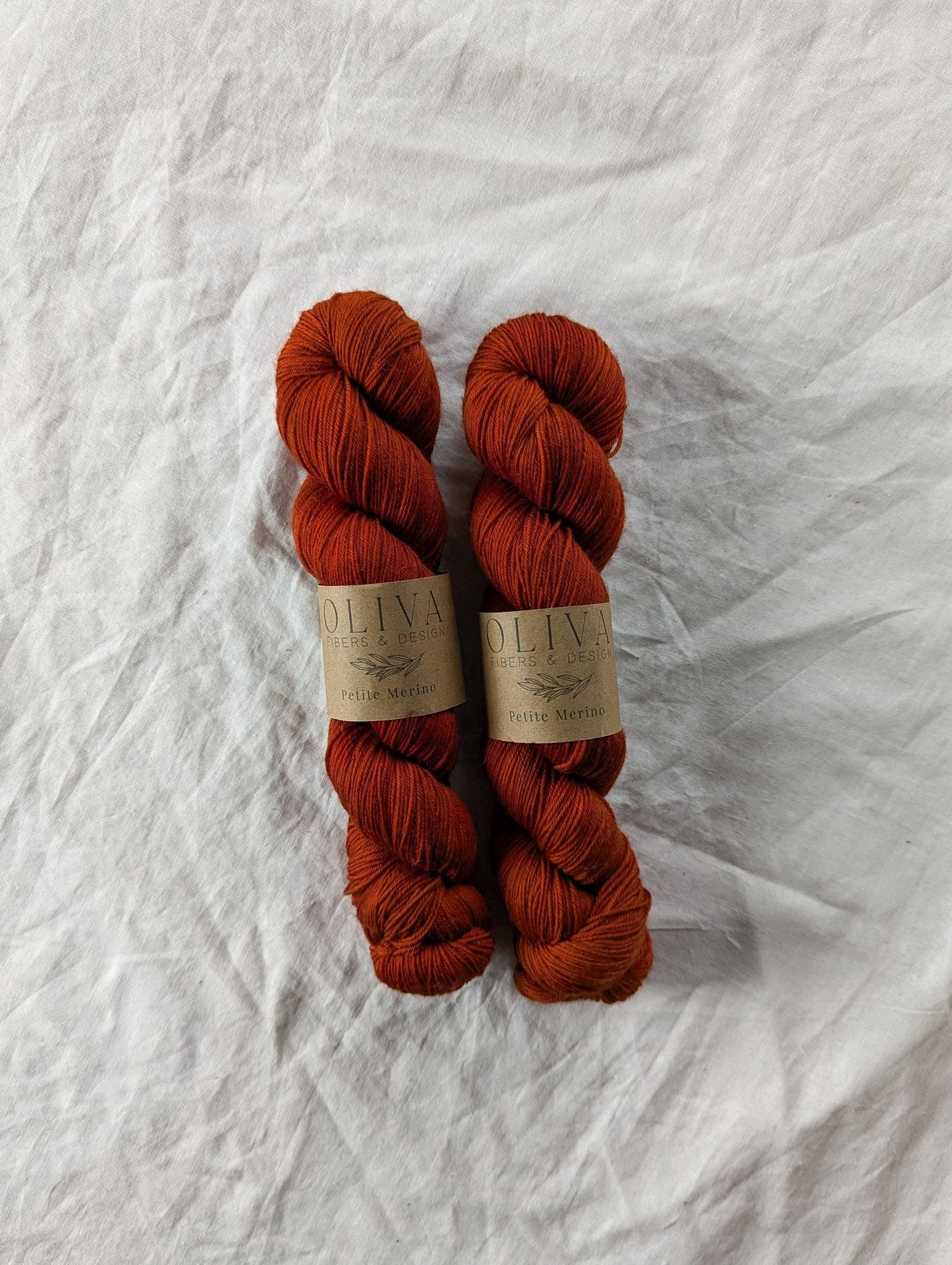 Red Brick (Utgående) - Håndfarget garn - Oliva Fibers & Design
